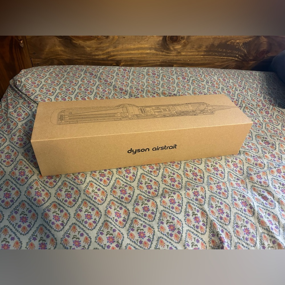 NEW in box Dyson Air Straight- used ONCE!